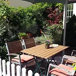 Pensjonat & Cafe Am Kraehenberg
