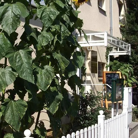 & Cafe Am Kraehenberg Guest house 3*