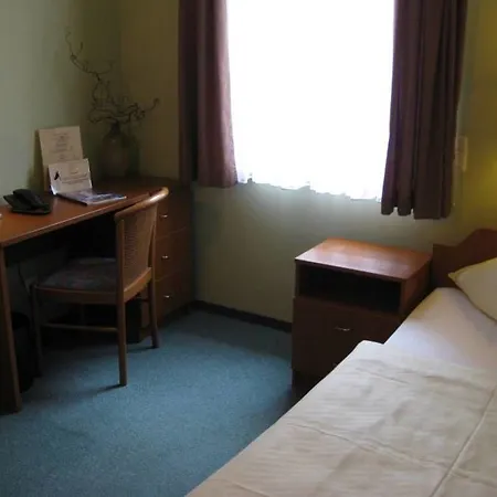 & Cafe Am Kraehenberg Guest house Halle (Saale)