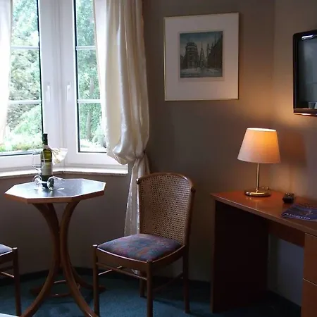 & Cafe Am Kraehenberg Guest house 3*