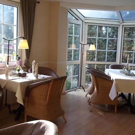 & Cafe Am Kraehenberg Guest house 3*