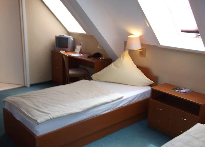 & Cafe Am Kraehenberg Penzion