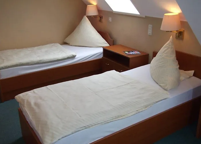 & Cafe Am Kraehenberg Penzion