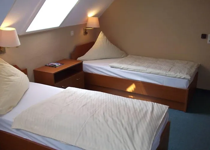 & Cafe Am Kraehenberg Penzion 3*