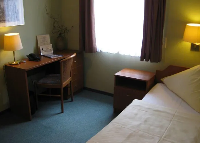 & Cafe Am Kraehenberg Penzion