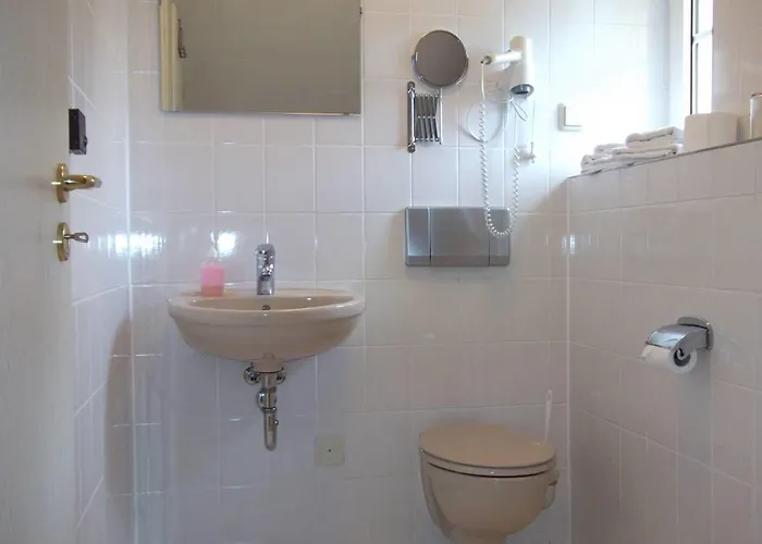 & Cafe Am Kraehenberg Konukevi Halle (Saale)