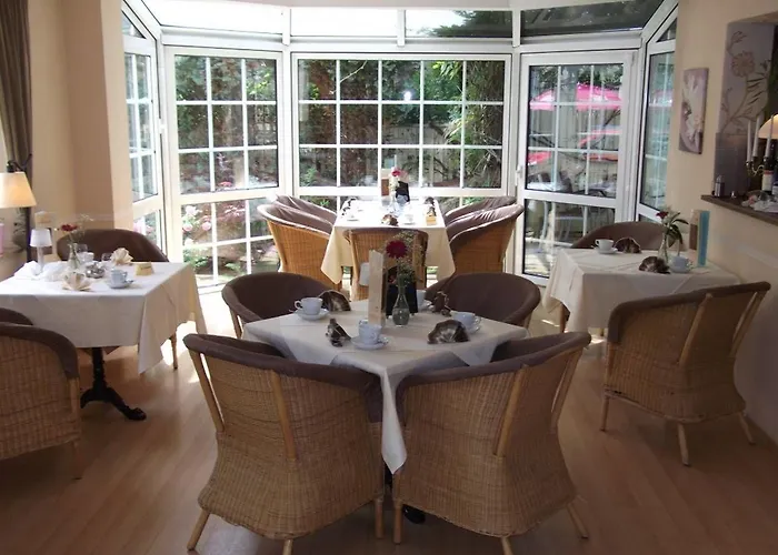 & Cafe Am Kraehenberg Penzion