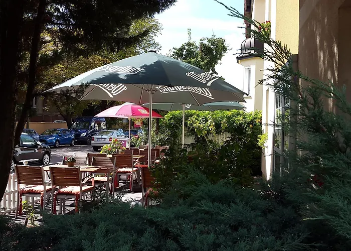 & Cafe Am Kraehenberg Konukevi